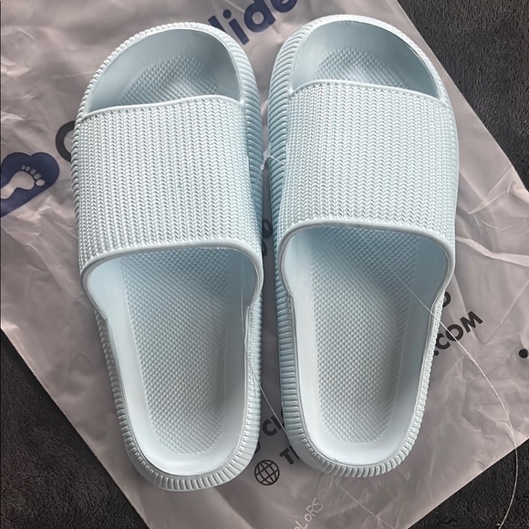 Ocean Blue Cloud Slides - Picture 4 of 5